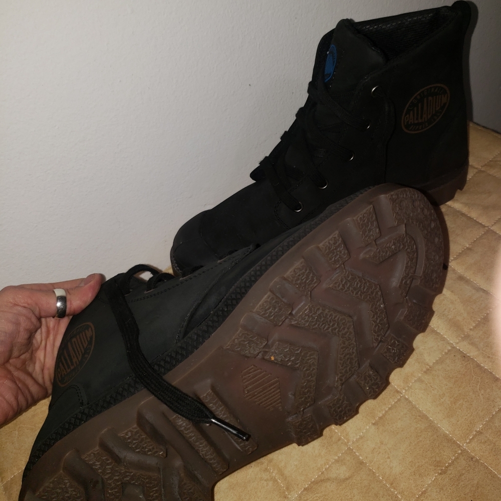 Boots - Picture 5 of 9